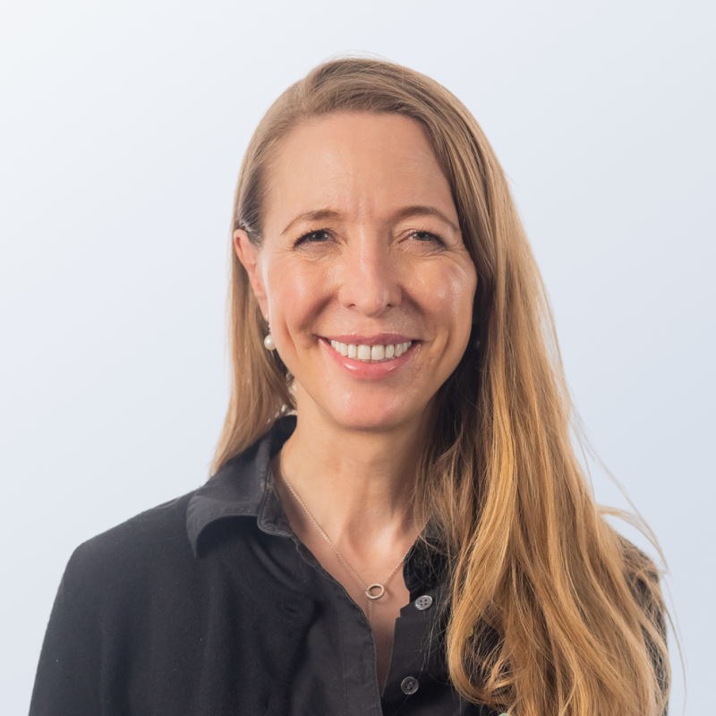 Sara's professional headshot